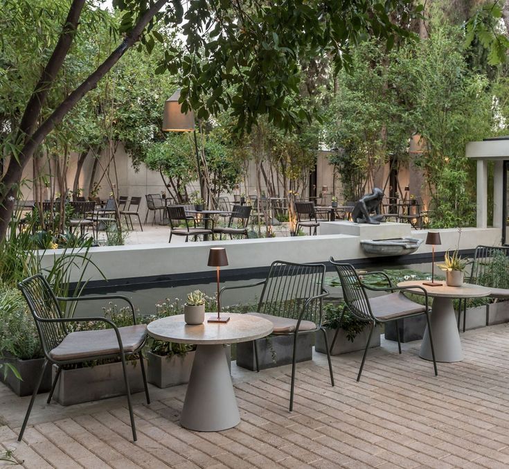 ресторан в зелени
